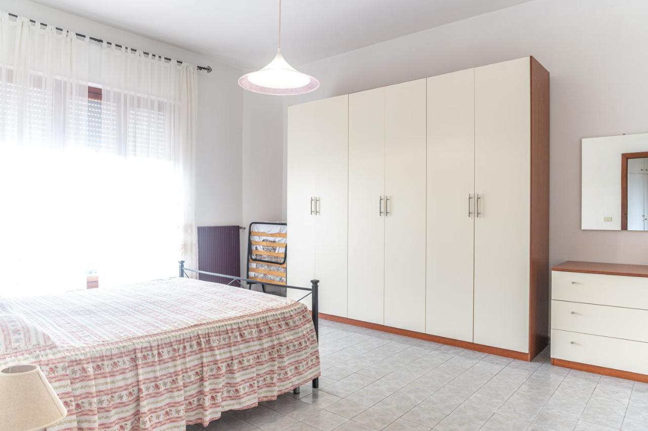 Iss Travel Apartments Casa Maria In Marina Di Massa マッサ エクステリア 写真