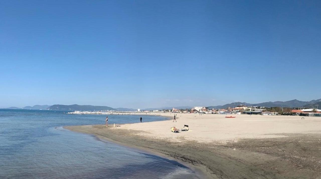 Iss Travel Apartments Casa Maria In Marina Di Massa マッサ エクステリア 写真