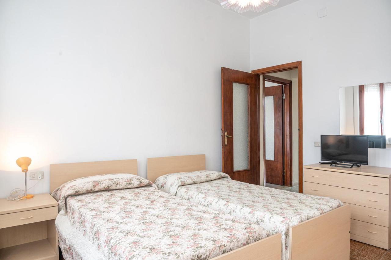 Iss Travel Apartments Casa Maria In Marina Di Massa マッサ エクステリア 写真