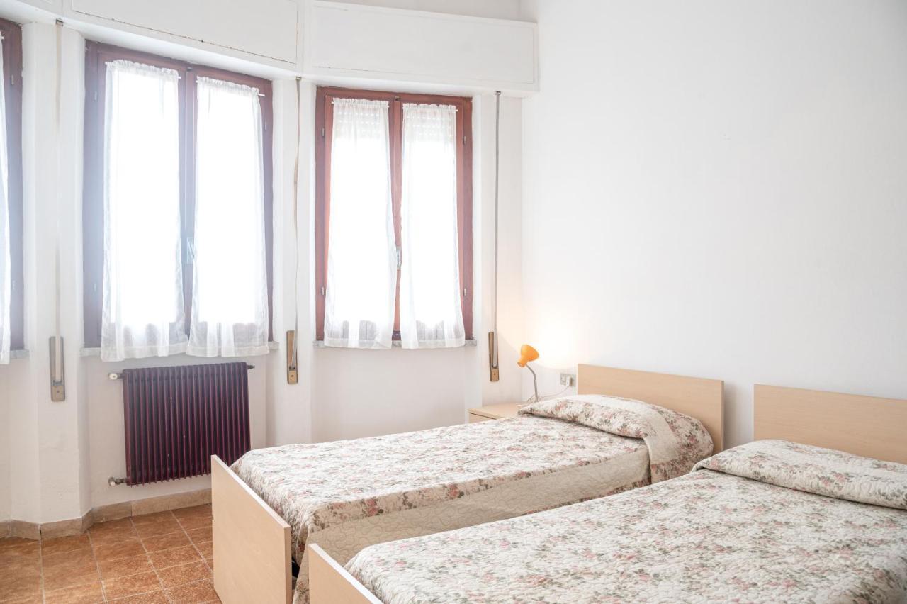Iss Travel Apartments Casa Maria In Marina Di Massa マッサ エクステリア 写真